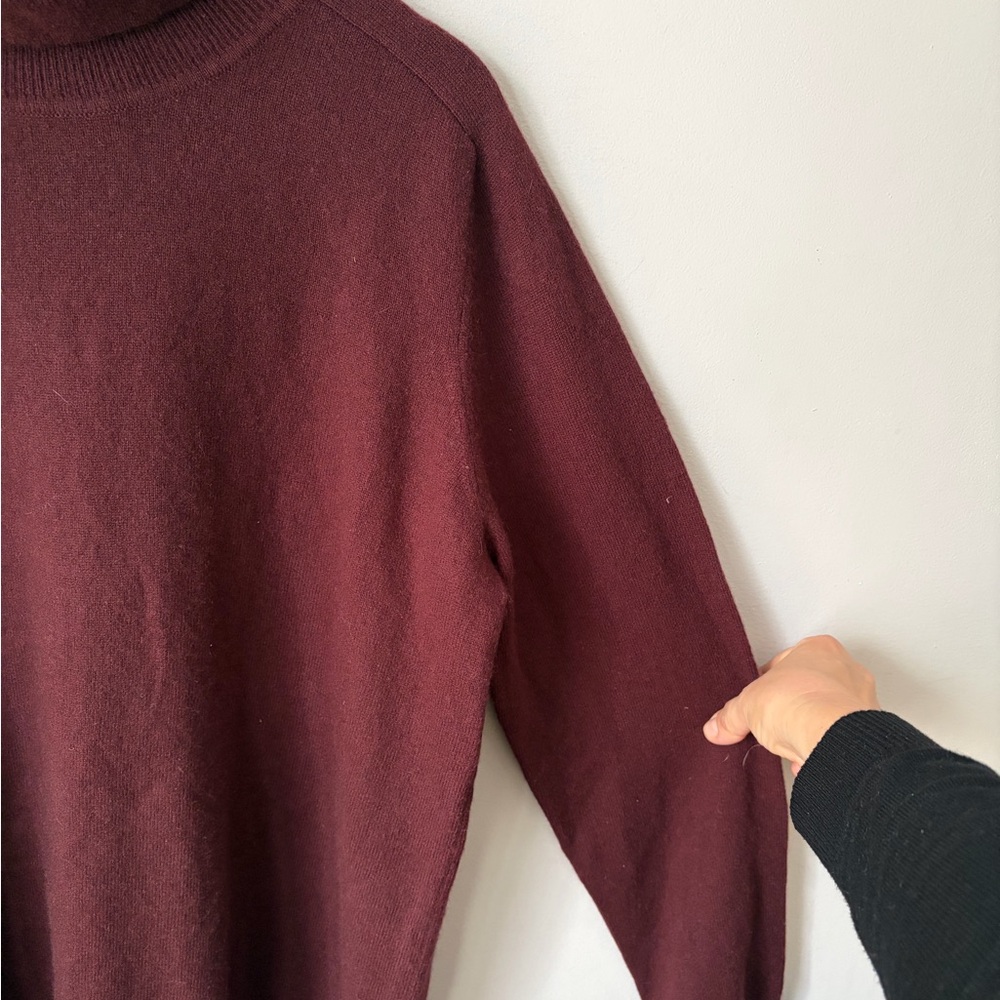 Quince 100% Cashmere Turtleneck Sweater - Picture 4 of 6